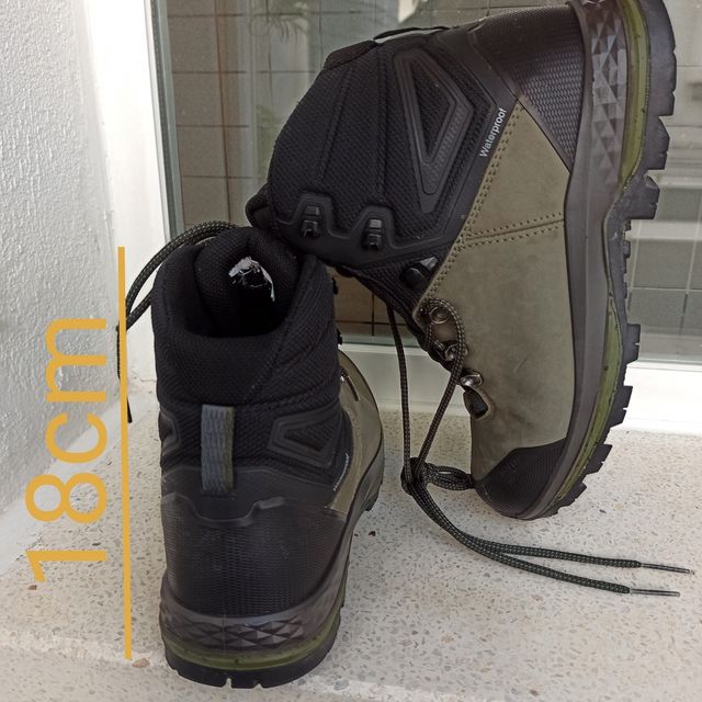 Botas de montaña talla 41.