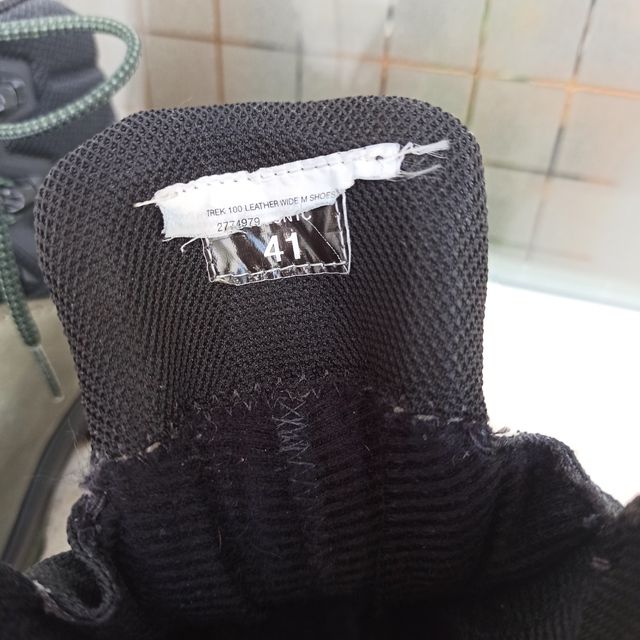 Botas de montaña talla 41.