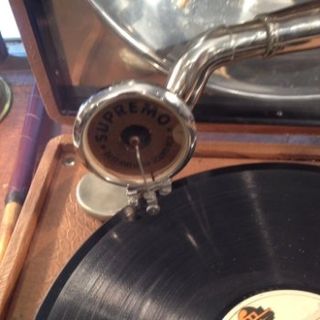 Gramófono portátil de bocina exterior