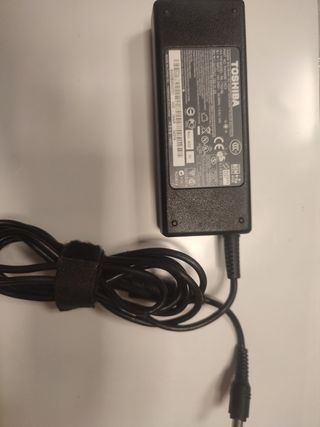 Cargador de portátil original Toshiba