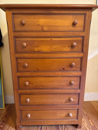 Mobili rustici con sei cassetti