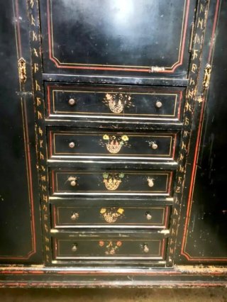 Armario oriental antiguo.