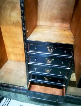 Armario oriental antiguo.