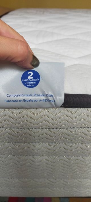 Colchón y base tapizada. Nuevo sin estrenar