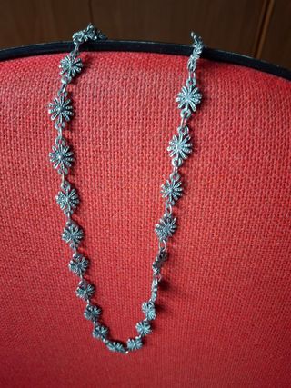 Collana in acciaio lavorata a fiori