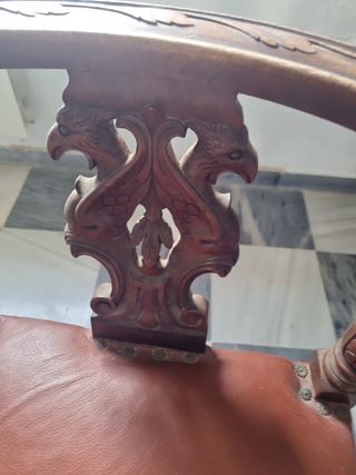 Sillón antiguo  tallado