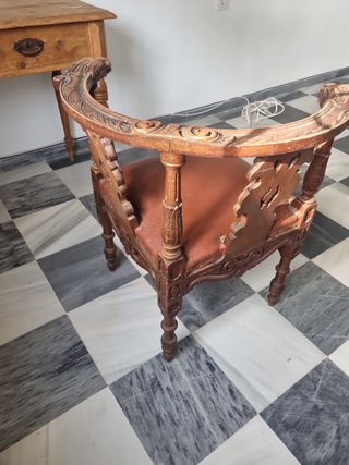 Sillón antiguo  tallado