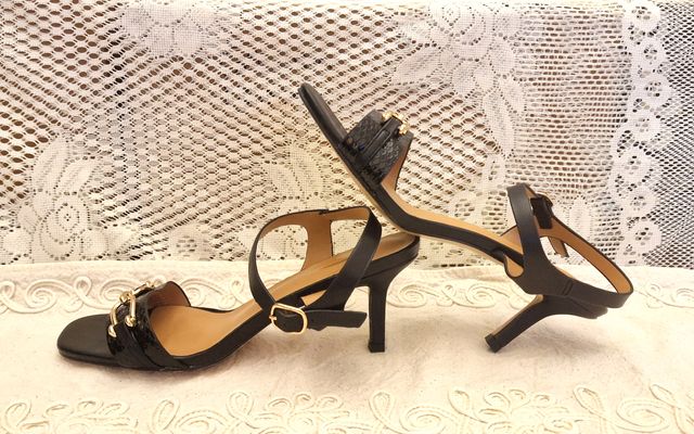 Sandali neri con tacco basso