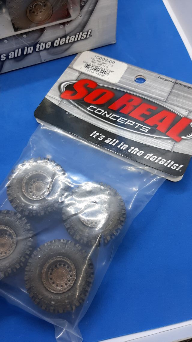 Coche escala 1/24 Hummer H2 SUT  So Real Concepts