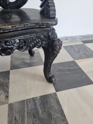 Sillón antiguo  tallado de madera