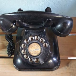Teléfono antiguo de baquelita
