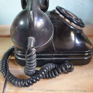 Teléfono antiguo de baquelita
