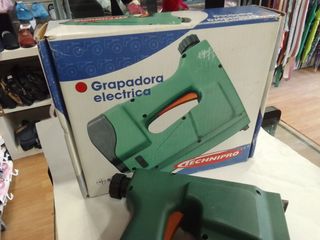 Grapadora a. Batería