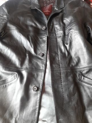 Chaquetón de cuero marca Caramelo