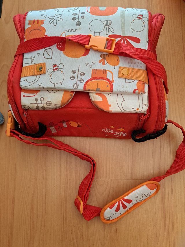 Trona de viaje con almacenaje