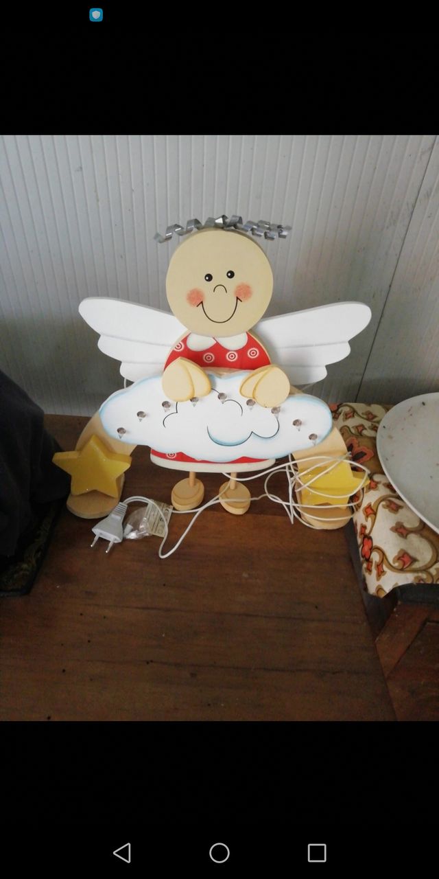 Angelo decorativo natalizio con luci