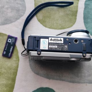 Macchina fotografica sony dsc-p50 con sd