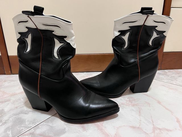 stivali modello cowboy neri e bianchi taglia 38