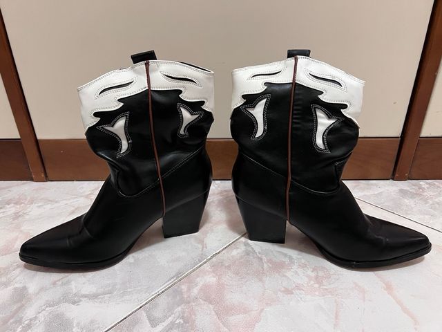 stivali modello cowboy neri e bianchi taglia 38