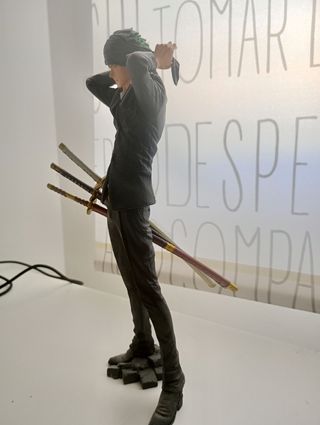 FIGURA EXCLUSIVA RORONOA ZORO ONE PIECE