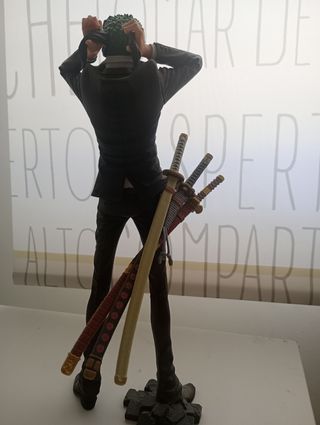 FIGURA EXCLUSIVA RORONOA ZORO ONE PIECE