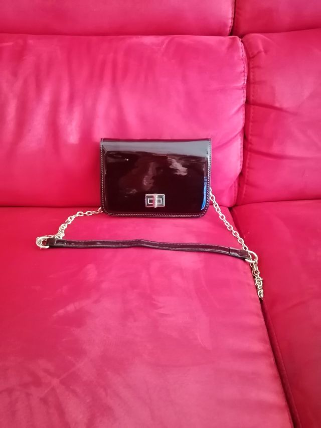 Borsetta in vernice bordo'