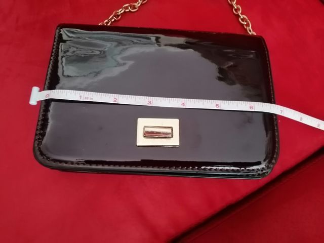 Borsetta in vernice bordo'