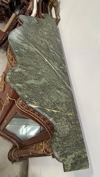 Entredós o aparador rico en bronces con vitrinas