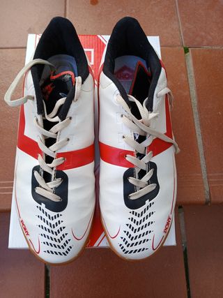 ZAPATILLAS DEPORTES FÚTBOL SALA 1
