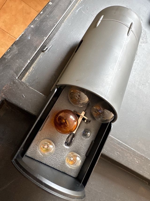 Estuche porta bombillas original bmw