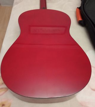 Guitarra española con funda nueva
