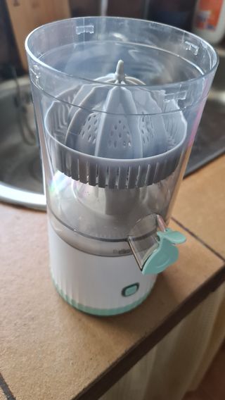 Exprimidor de naranja a bateria portatil