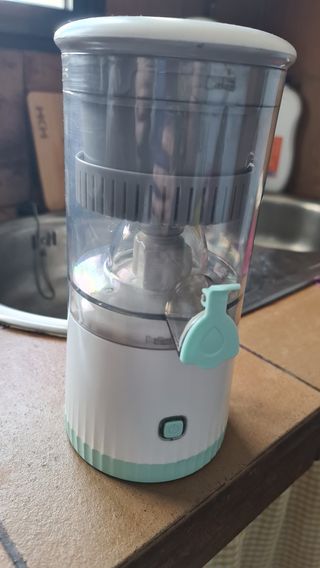 Exprimidor de naranja a bateria portatil