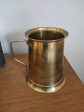 Jarra de bronce