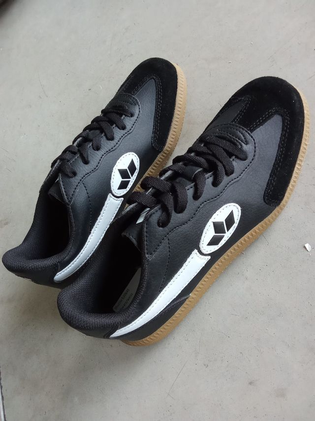 Zapatilla estilo retro