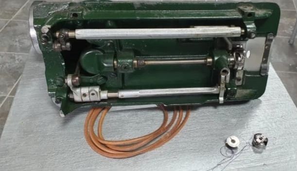 Maquina de coser refrey