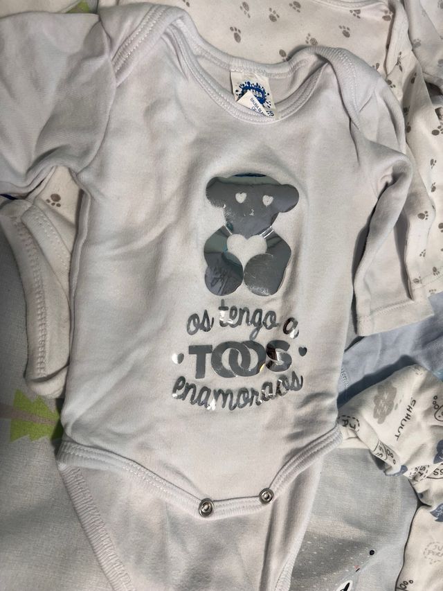 Lote de 16 Bodies Talla 0-3 Meses