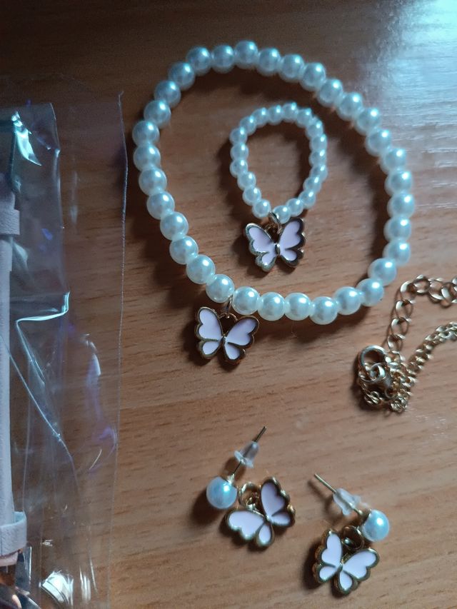 Conjunto reloj y bisuteria