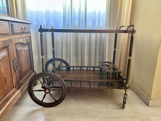 Camarera carro mesa