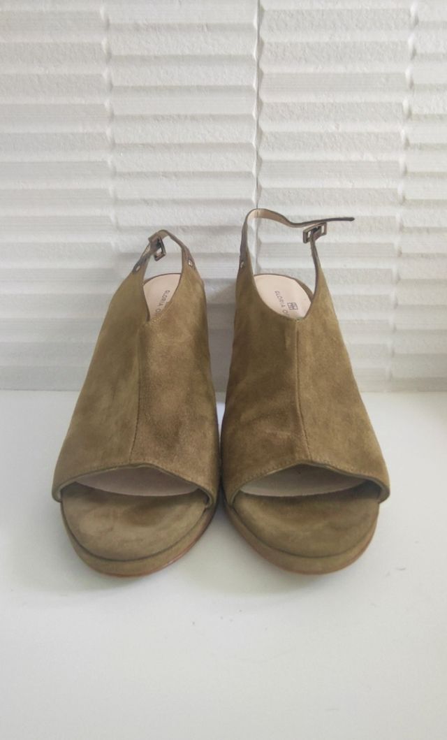 Zapatos nuevos Gloria Ortiz 