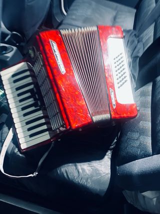 ACORDEON WELTMEISTER 32 BAJOS Y 3 VOCES