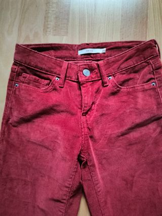 Pantalón pana Levis 