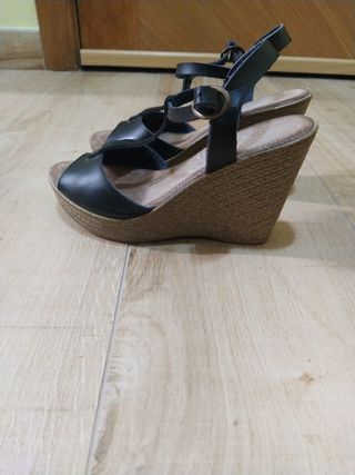 Zapatos cuña negros