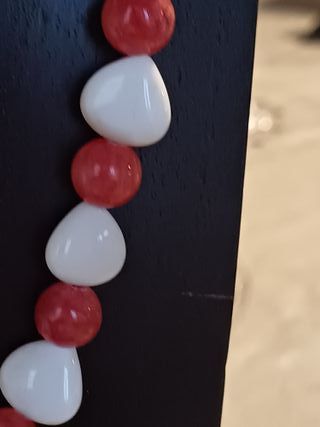 Precioso collar de jade blanco y rodocrosita.