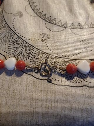 Precioso collar de jade blanco y rodocrosita.