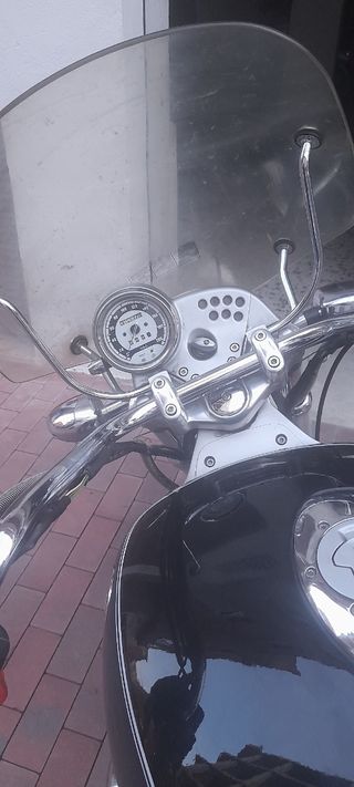 Moto BMW 1200 C Roadster clásica