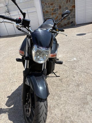 SUZUKI GSR 600