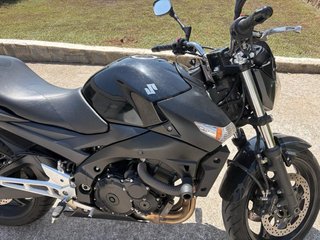 SUZUKI GSR 600