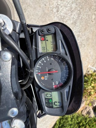 SUZUKI GSR 600
