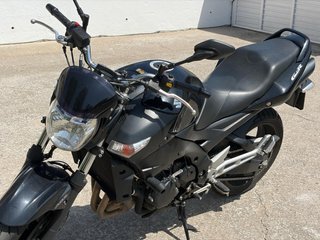 SUZUKI GSR 600